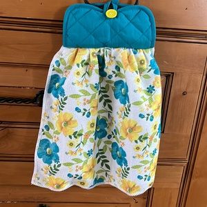 Kitchen towel, hanging